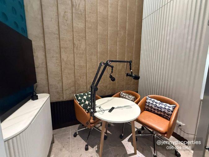 picture Sky-High Loft Living! Fully Furnished with In-Unit Washer-Dryer Combo 🧺 - 14/17
