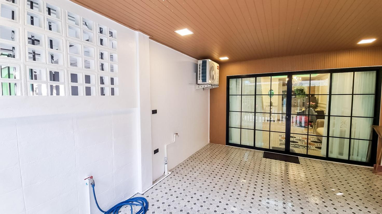 picture Minimalist Townhome for Sale Central Pattaya Fully Furnished - 12/12