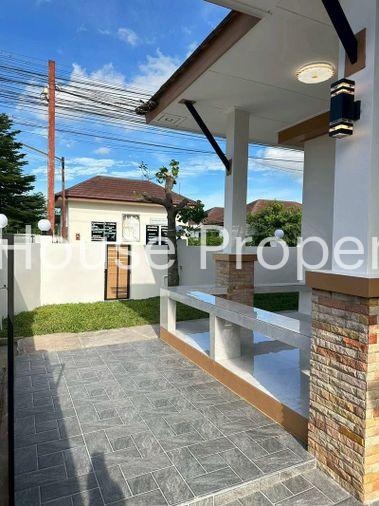 picture Newly renovated corner house in a prime location at Sahaphap 6 Village, Laem Chabang. - 14/17