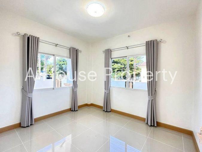 picture Newly renovated corner house in a prime location at Sahaphap 6 Village, Laem Chabang. - 6/17