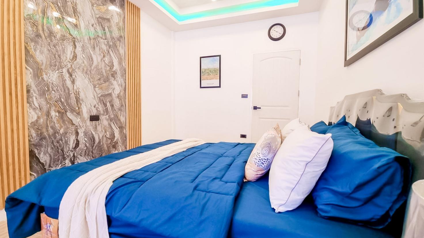 picture Minimalist Townhome for Sale Central Pattaya Fully Furnished - 8/12