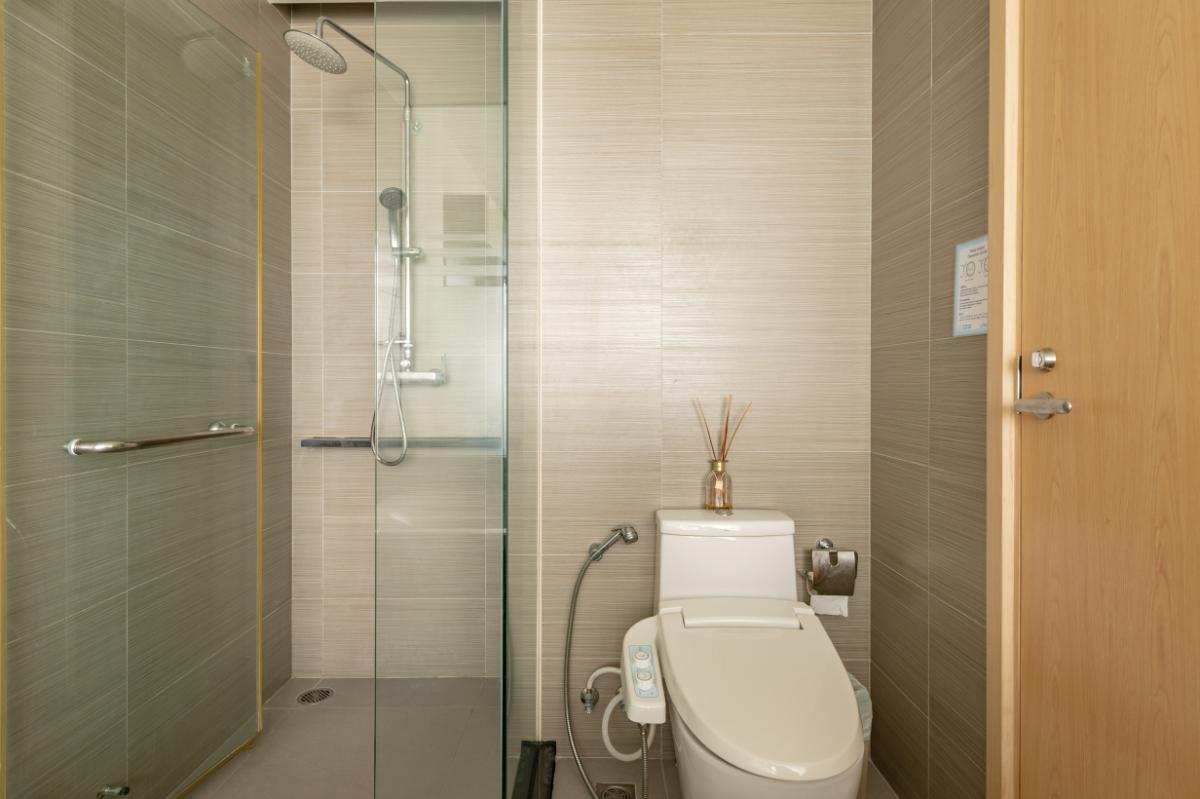 รูป SIRI at Sukhumvit 2 Bed แต่งครบมินิมอลญี่ปุ่น ห้องโปร่งรับลมวิวแม่น้ำทิศใต้ มีอ่างอาบน้ำ ห้องจริงสวยพร้อมเข้าอยู่ - รูปที่ 15/17