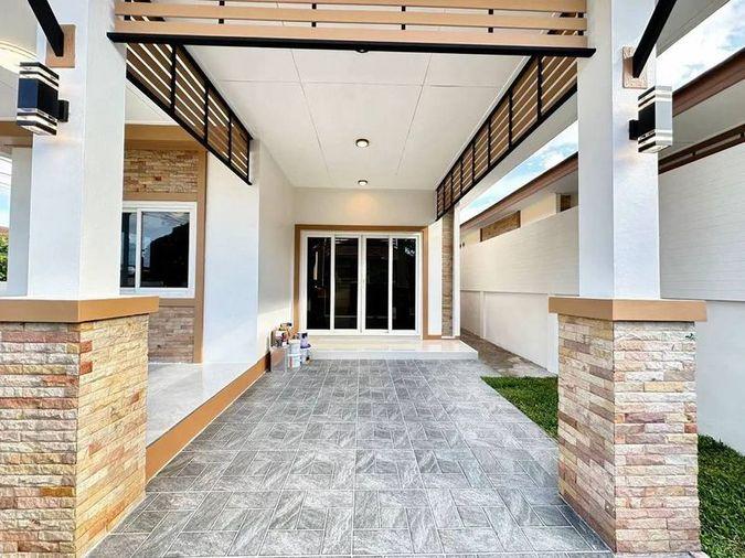 picture Newly renovated corner house in a prime location at Sahaphap 6 Village, Laem Chabang. - 13/17