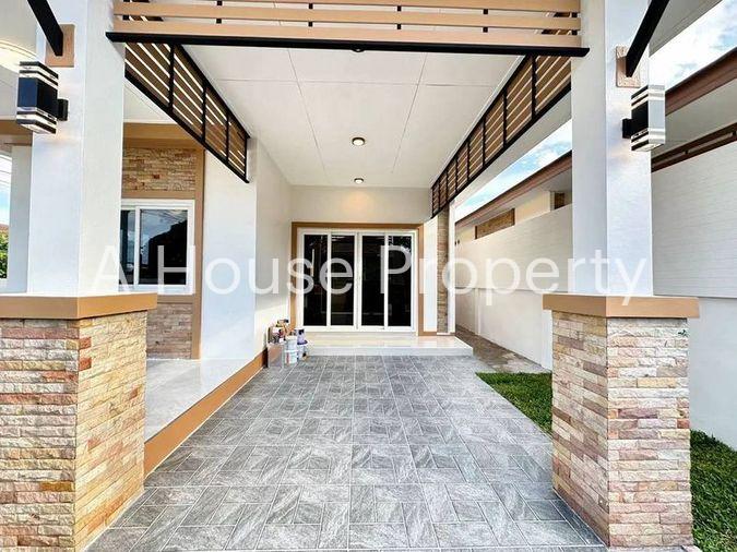 picture Newly renovated corner house in a prime location at Sahaphap 6 Village, Laem Chabang. - 13/17