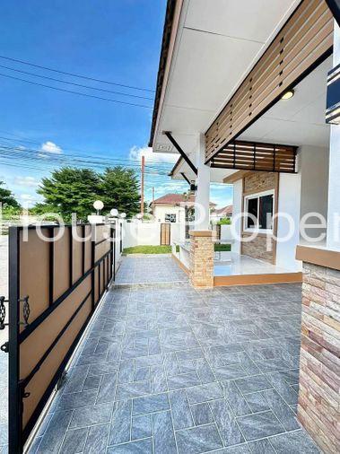 picture Newly renovated corner house in a prime location at Sahaphap 6 Village, Laem Chabang. - 12/17