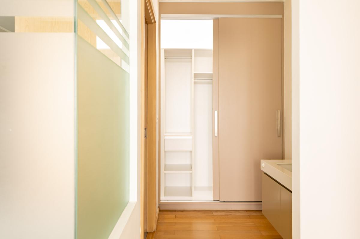 รูป SIRI at Sukhumvit 2 Bed แต่งครบมินิมอลญี่ปุ่น ห้องโปร่งรับลมวิวแม่น้ำทิศใต้ มีอ่างอาบน้ำ ห้องจริงสวยพร้อมเข้าอยู่ - รูปที่ 16/17