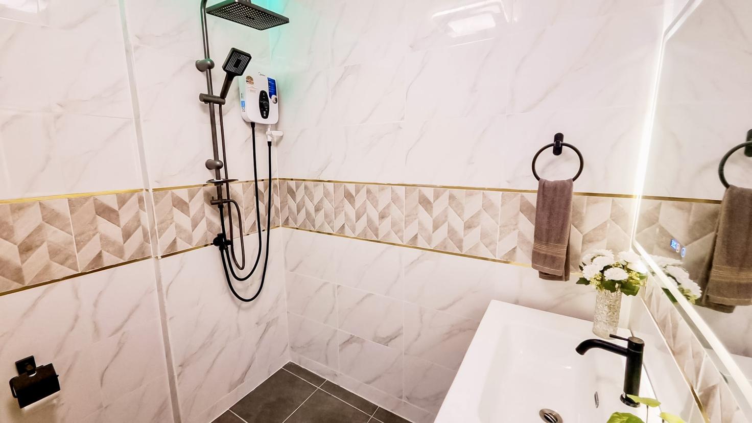 picture Minimalist Townhome for Sale Central Pattaya Fully Furnished - 9/12