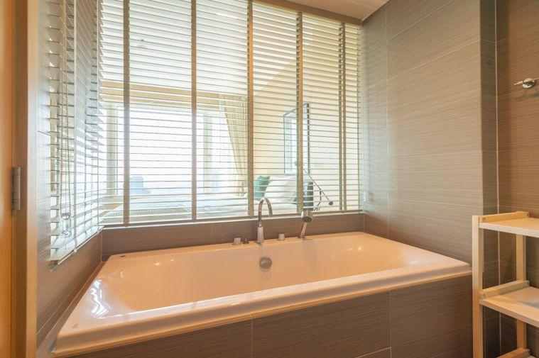 รูป SIRI at Sukhumvit 2 Bed แต่งครบมินิมอลญี่ปุ่น ห้องโปร่งรับลมวิวแม่น้ำทิศใต้ มีอ่างอาบน้ำ ห้องจริงสวยพร้อมเข้าอยู่ - รูปที่ 14/17