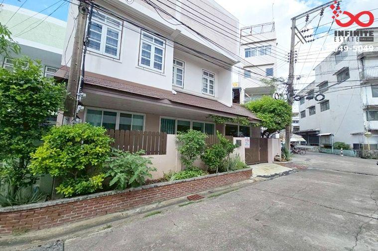 รูป ขายทาวน์เฮาส์ 2 ชั้น 27 ตรว. ถนนนวมินทร์ หมู่บ้านปรีชา 2 นวมินทร์ 65 หลังมุม ใกล้ MRT บางกะปิ - รูปที่ 2/12