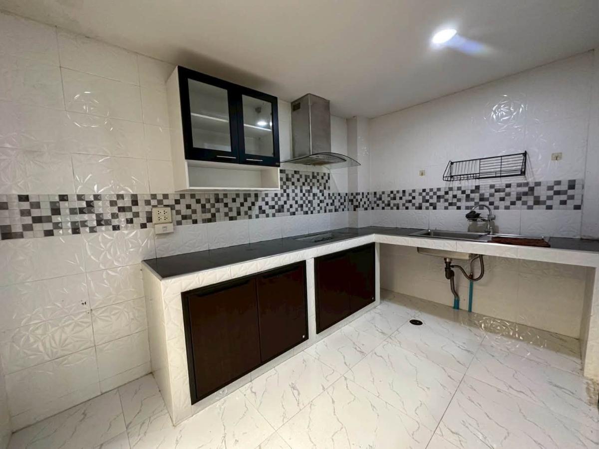 picture 🔥 For Sale Pruksa 83 Sap Boonchai–Srinakarin | Near Si Dan MRT Station (Yellow Line) - 2/6