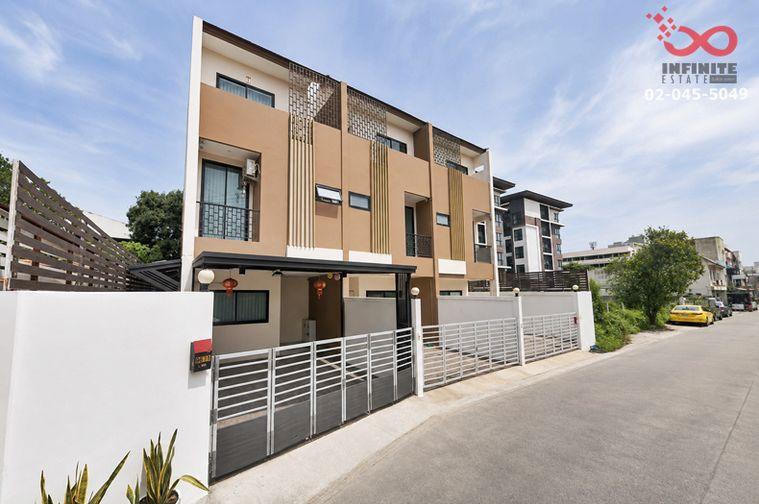 รูป ขายทาวน์เฮาส์ 3 ชั้น 19 ตร.ว. ซ.ลาดพร้าว 96 วังทองหลาง บ้านใหม่ พร้อมอยู่ ใกล้รถไฟฟ้าสายสีเหลือง - รูปที่ 1/10