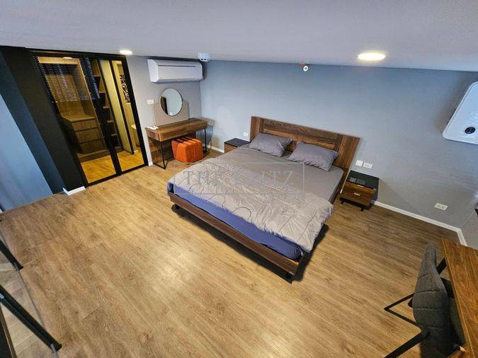 รูป ✨ Sleek Brand-New Duplex Suite with Dramatic Double-Height Ceilings in Prime Rama 9 ✨ - รูปที่ 13/40