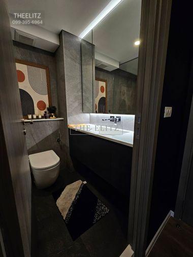 รูป ✨ Sleek Brand-New Duplex Suite with Dramatic Double-Height Ceilings in Prime Rama 9 ✨ - รูปที่ 22/40