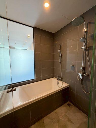 picture Condo for rent at Q Chidlom-Phetchaburi, spacious high-floor unit in a prime central location (Rt-01) - 9/10