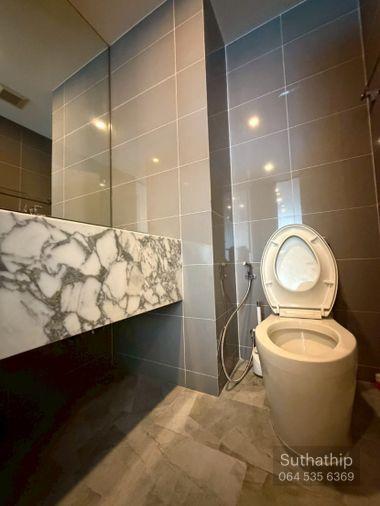 picture Condo for rent at Q Chidlom-Phetchaburi, spacious high-floor unit in a prime central location (Rt-01) - 8/10