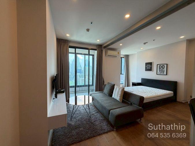 picture Condo for rent at Q Chidlom-Phetchaburi, spacious high-floor unit in a prime central location (Rt-01) - 1/10
