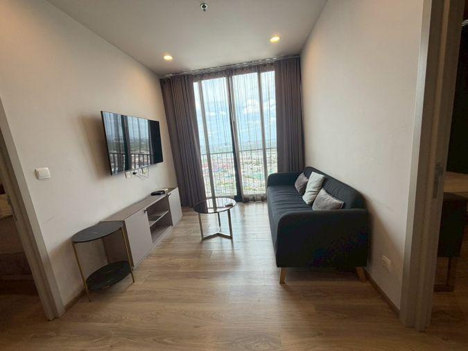 picture Condo for rent at Oka Haus Sukhumvit 36, high-floor 2-bedroom unit near BTS Thonglor (Rt-01) - 1/7