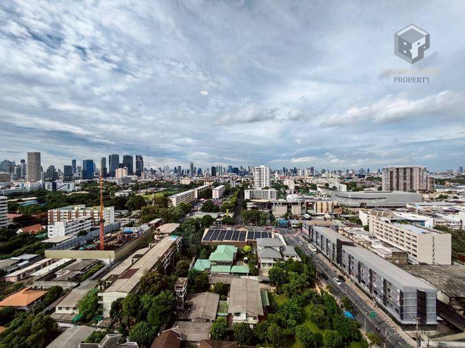 picture The Issara Sathorn | ð Convenient transportation, near BTS Chong Nonsi and MRT Lumpini. - 8/8