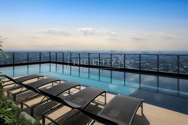 รูป ✨ Sleek Brand-New Duplex Suite with Dramatic Double-Height Ceilings in Prime Rama 9 ✨ - รูปที่ 34/40
