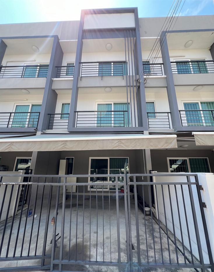 picture 3-story townhome, Baan Klang Muang Suanluang, ready to move in. - 1/15