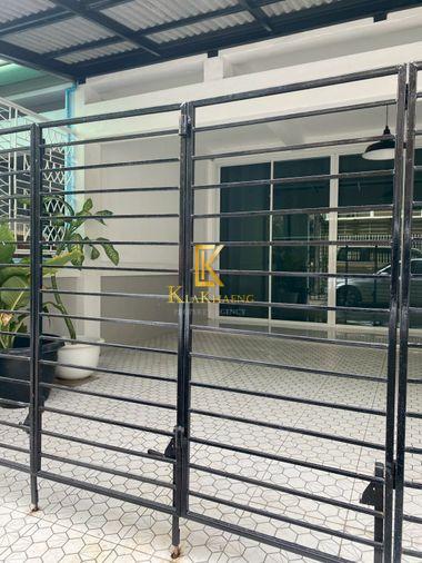 picture Sale Townhome Sukhumvit65 BTS Ekkamai GH545 - 1/8