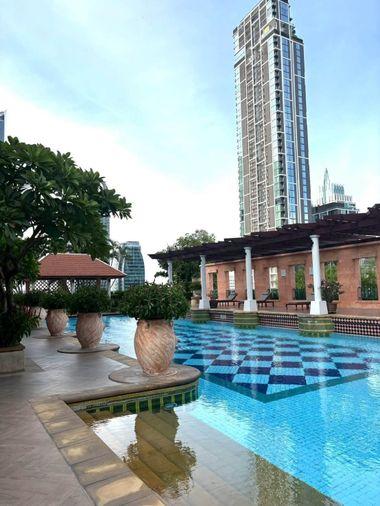 picture President Place |  you won't find a better deal!!! Ratchadamri, the best location in Bangkok!! - 8/10