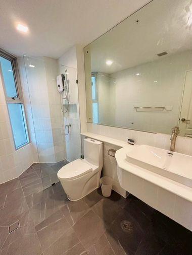 รูป 🔥 Sathorn House ห้อง 2 Bedroom Plus ชั้น 36 วิวเมือง ใจกลางสาทร เพียง 26,500 บาท/เดือน ✨ ใกล้ BTS พร้อมเข้าอยู่ 🏙️ - รูปที่ 12/12