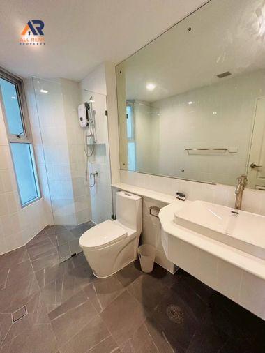 รูป 🔥 Sathorn House ห้อง 2 Bedroom Plus ชั้น 36 วิวเมือง ใจกลางสาทร เพียง 26,500 บาท/เดือน ✨ ใกล้ BTS พร้อมเข้าอยู่ 🏙️ - รูปที่ 12/12