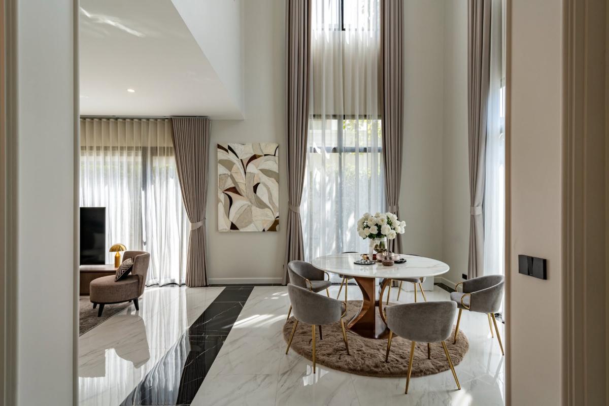 รูป ขาย  Cinq Royal กรุงเทพกรีฑา บ้านเดี่ยวระดับ Ultra Luxury 3 ชั้น พร้อมลิฟต์ส่วนตัว ตกแต่งครบ พร้อมเข้าอยู่ (H6923) - รูปที่ 3/27