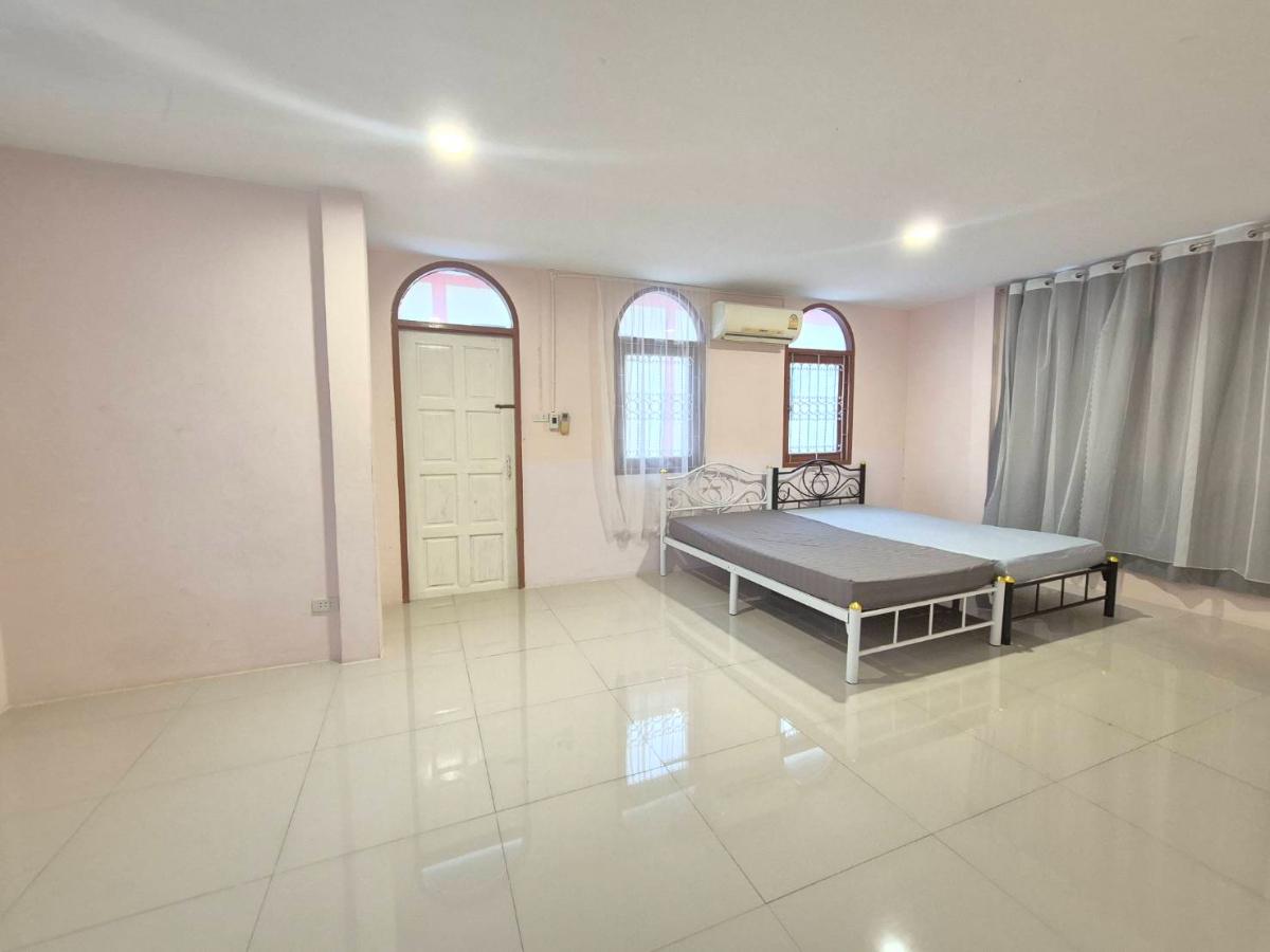 รูป บ้านเดี่ยวสวย โปร่งสบายพื้นที่กว้างจอดรถ 10คัน - รูปที่ 4/8