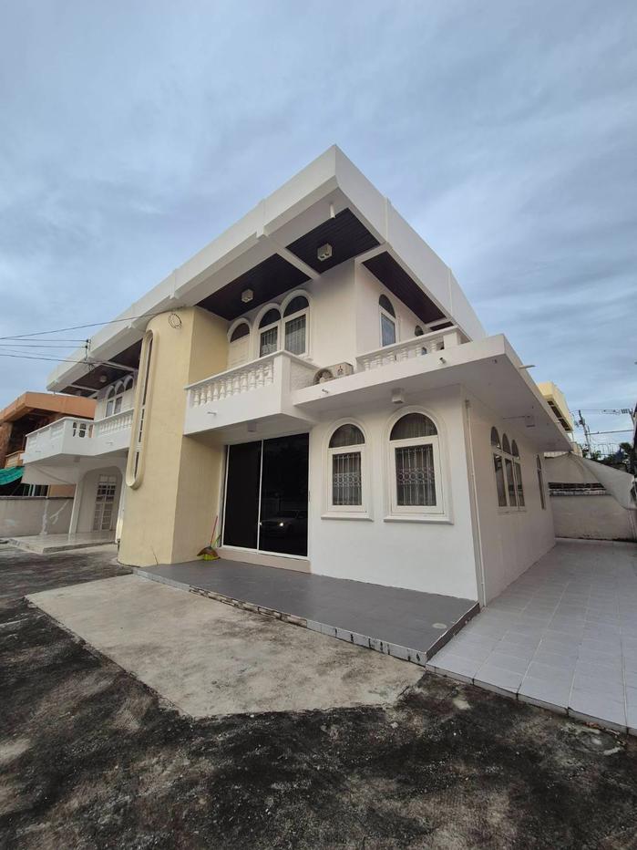 รูป บ้านเดี่ยวสวย โปร่งสบายพื้นที่กว้างจอดรถ 10คัน - รูปที่ 2/8