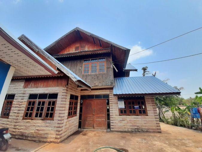 รูป AL-6-0176|บ้านพักอาศัยครึ่งตึกครึ่งไม้ 2 ชั้น หมู่ 14 ท่าอุเทน-กุสุมาลย์ (2028) ต. โพนสวรรค์ อ.โพนสวรรค์ จ.นครพนม (ราคา 520,000 บาท)   - รูปที่ 1/10