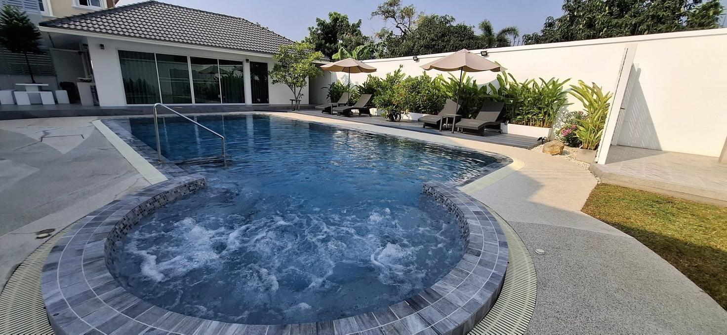 รูป 4 Bedrooms Pool Villa in East Pattaya For Rent - รูปที่ 1/15