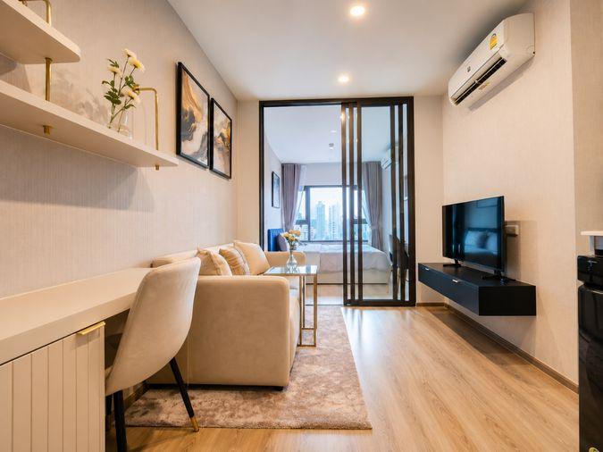 รูป Life Rama 4-Asoke ห้องแต่งสไตล์มินิมอลลักชูเบาๆและคุมโทนอุ่น พร้อมเฟอร์ที่ครบและ ครัวบิวท์อินตู้เย็นพร้อม ลากกระเป๋าเข้าอยู่ได้ทันที - รูปที่ 4/4
