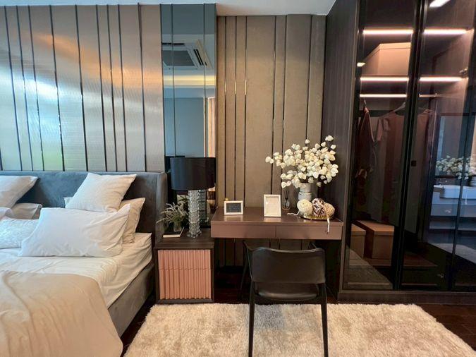รูป บ้านเดี่ยวระดับ Ultra Luxury 3 ชั้น พร้อมลิฟต์ส่วนตัว บนทำเลศักยภาพ กรุงเทพกรีฑา ที่ออกแบบมาเพื่อการใช้ชีวิตเหนือระดับ พร้อมความเป็นส่วนตัวในทุกมิติ - รูปที่ 20/33