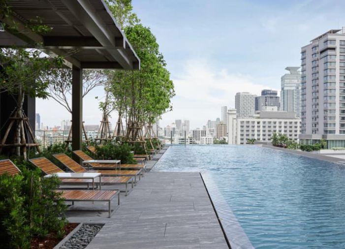 รูป The Esse Sukhumvit 36 ​​ เลย์เอาท์กว้างไม่อึดอัด ได้โคมไฟระย้าดีไซน์หรู ห้องนอนเปิดรับวิวเมืองมุมสูง - รูปที่ 5/9