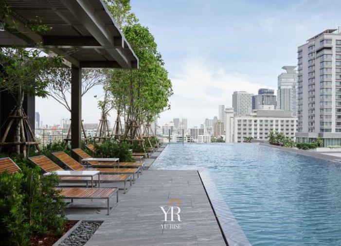 รูป The Esse Sukhumvit 36 เลย์เอาท์กว้างไม่อึดอัด ได้โคมไฟระย้าดีไซน์หรู ห้องนอนเปิดรับวิวเมืองมุมสูง - รูปที่ 5/9