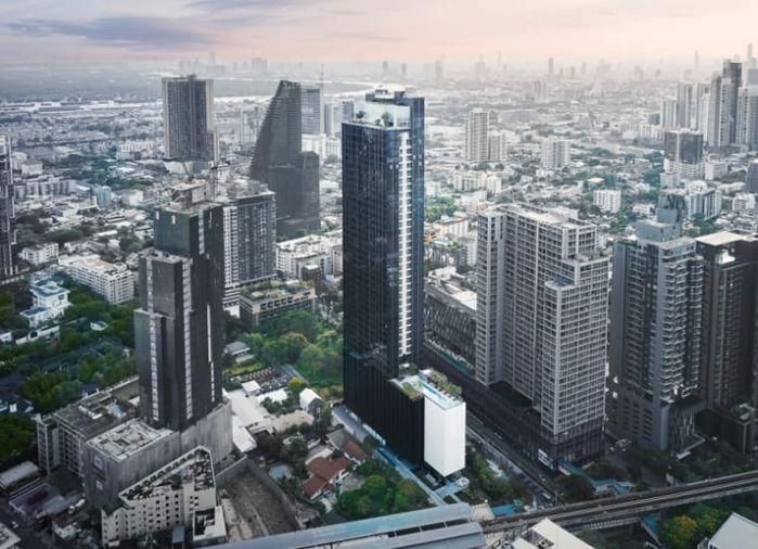 รูป The Esse Sukhumvit 36 ​​ เลย์เอาท์กว้างไม่อึดอัด ได้โคมไฟระย้าดีไซน์หรู ห้องนอนเปิดรับวิวเมืองมุมสูง - รูปที่ 6/9
