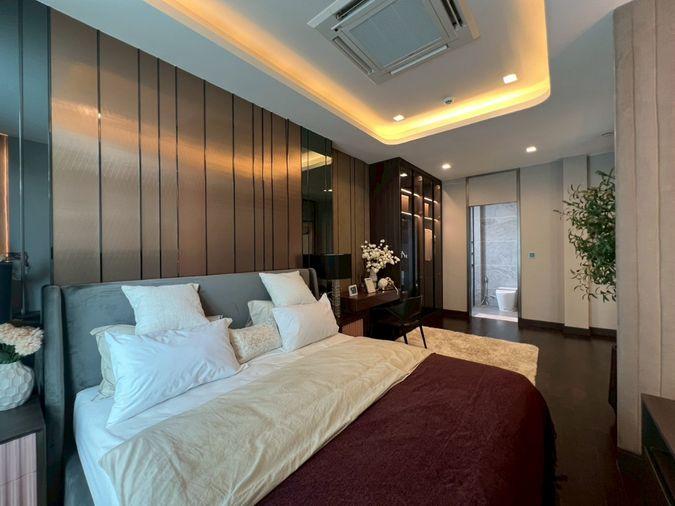 รูป บ้านเดี่ยวระดับ Ultra Luxury 3 ชั้น พร้อมลิฟต์ส่วนตัว บนทำเลศักยภาพ กรุงเทพกรีฑา ที่ออกแบบมาเพื่อการใช้ชีวิตเหนือระดับ พร้อมความเป็นส่วนตัวในทุกมิติ - รูปที่ 21/33