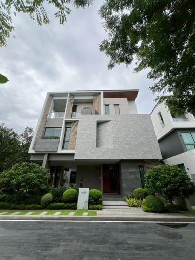 รูป บ้านเดี่ยวระดับ Ultra Luxury 3 ชั้น พร้อมลิฟต์ส่วนตัว บนทำเลศักยภาพ กรุงเทพกรีฑา ที่ออกแบบมาเพื่อการใช้ชีวิตเหนือระดับ พร้อมความเป็นส่วนตัวในทุกมิติ - รูปที่ 1/33
