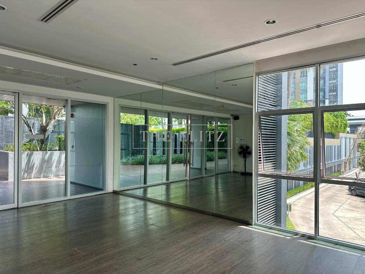 picture ✨RARE FIND! Flawlessly Renovated Modern Living Space – 100% Move-in Ready with Zero Fixes Needed ✨ - 21/24