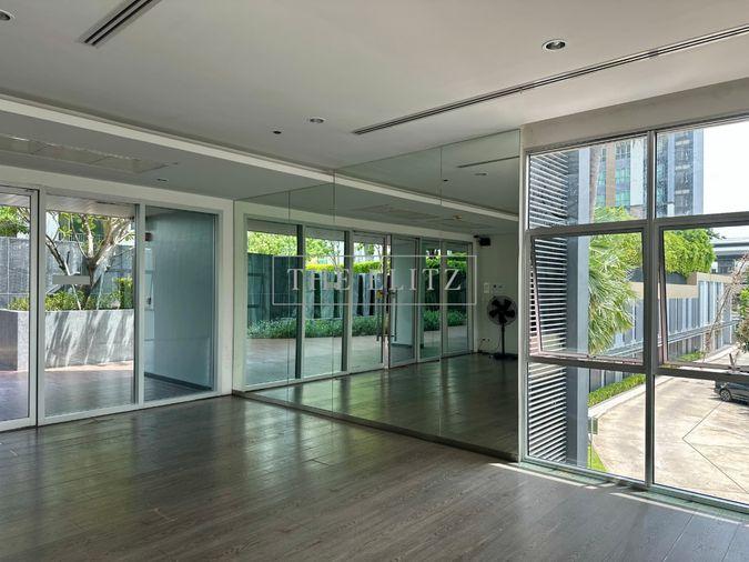 รูป ✨RARE FIND! Flawlessly Renovated Modern Living Space – 100% Move-in Ready with Zero Fixes Needed ✨ - รูปที่ 21/24