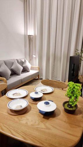 รูป Park Origin Thonglor ห้องโปร่งโล่งสไตล์ญี่ปุ่น มีมุมนั่งเล่นปูเสื่อทาทามิ โซฟาติดระเบียงกว้าง เฟอร์ไม้คุมโทนอุ่น - รูปที่ 4/7