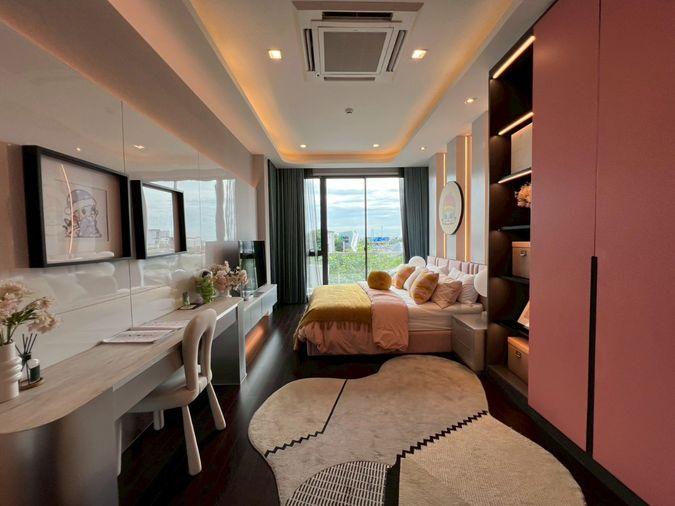 รูป บ้านเดี่ยวระดับ Ultra Luxury 3 ชั้น พร้อมลิฟต์ส่วนตัว บนทำเลศักยภาพ กรุงเทพกรีฑา ที่ออกแบบมาเพื่อการใช้ชีวิตเหนือระดับ พร้อมความเป็นส่วนตัวในทุกมิติ - รูปที่ 33/33