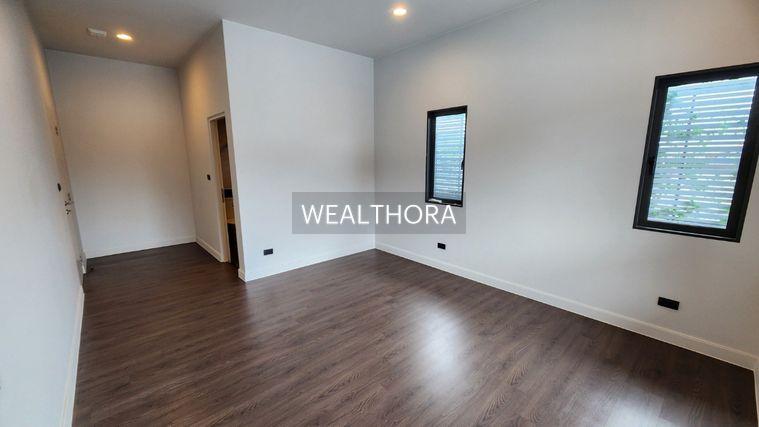 picture Setthasiri Krungthepkreetha, ready to move in, located near the clubhouse. - 12/16