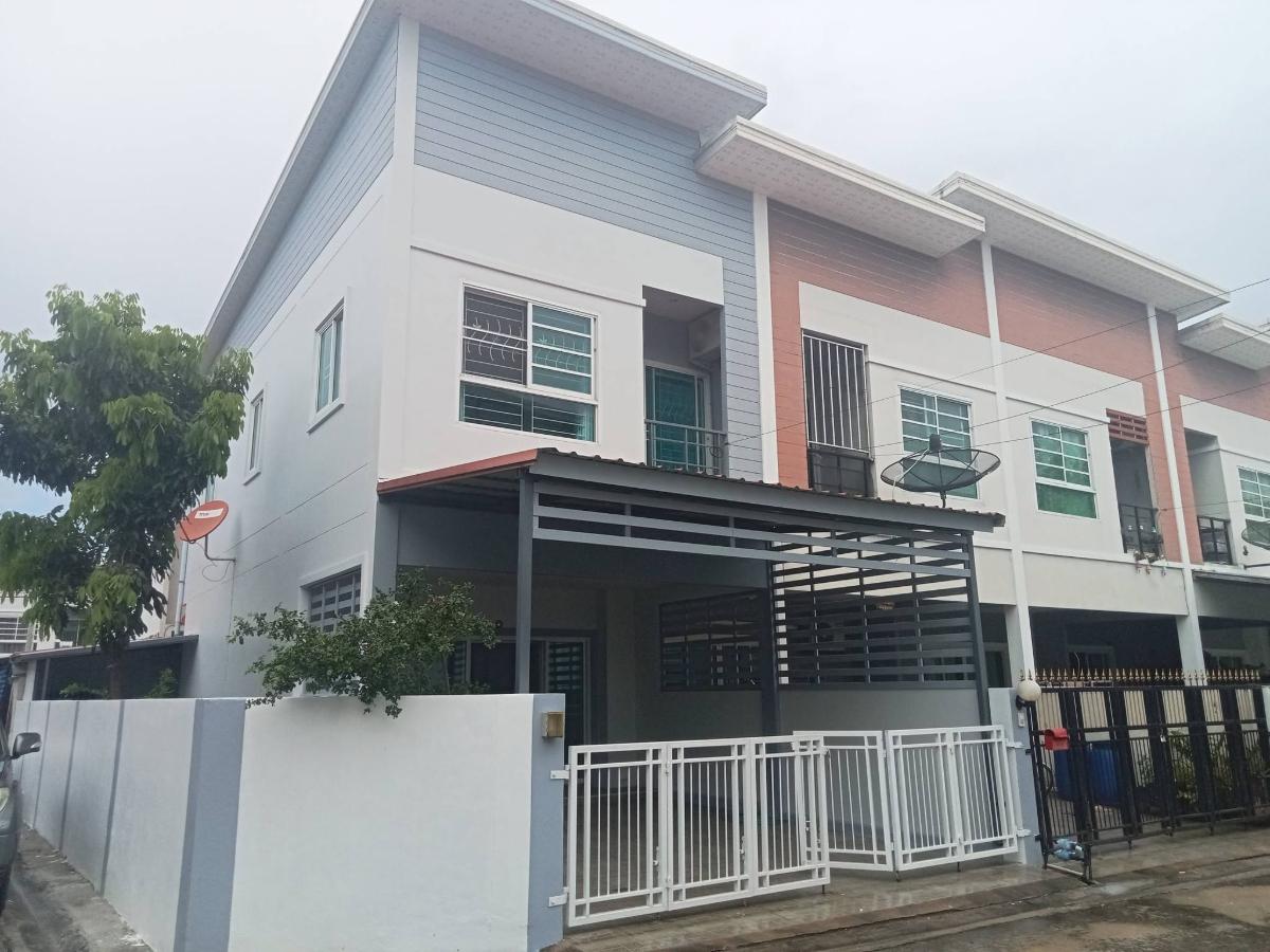 รูป 🔥 ขายทาวน์โฮม 2 ชั้น หมู่บ้านพรเทพ การ์เด้น วิลล์ 9 (Pornthep Garden Ville 9) | ใกล้มอเตอร์เวย์พัทยา - รูปที่ 1/12