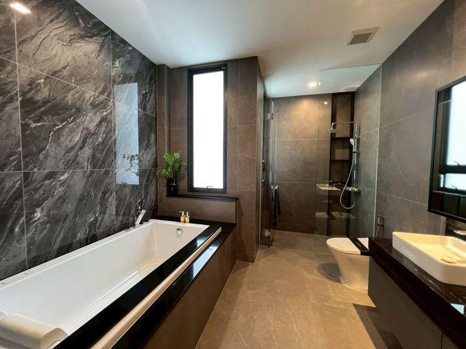 รูป บ้านเดี่ยวระดับ Ultra Luxury 3 ชั้น พร้อมลิฟต์ส่วนตัว บนทำเลศักยภาพ กรุงเทพกรีฑา ที่ออกแบบมาเพื่อการใช้ชีวิตเหนือระดับ พร้อมความเป็นส่วนตัวในทุกมิติ - รูปที่ 16/33