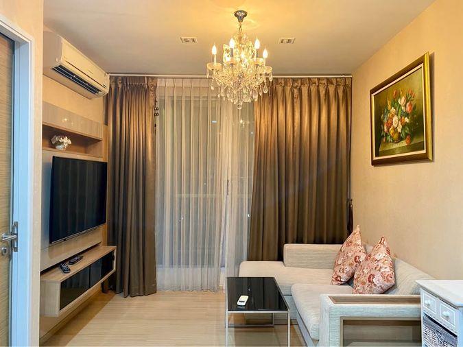 รูป Rhythm Sukhumvit 50  จุดเด่นคือวิวระเบียงสวยมาก เห็นแนวรถไฟฟ้าและวิวเมืองโล่งๆ ห้องนอนมีช่องแสงข้างเตียง เฟอร์ครบตรงปกทักได้เลย - รูปที่ 1/17