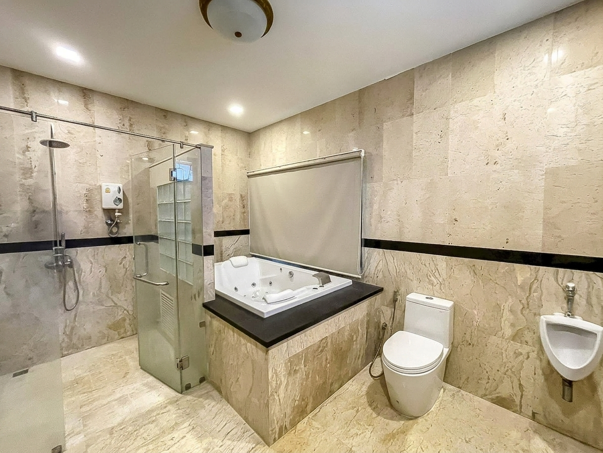 รูป Luxury 2Storey House for Rent Noen Plub Wan East Pattaya 5Bed - รูปที่ 14/25