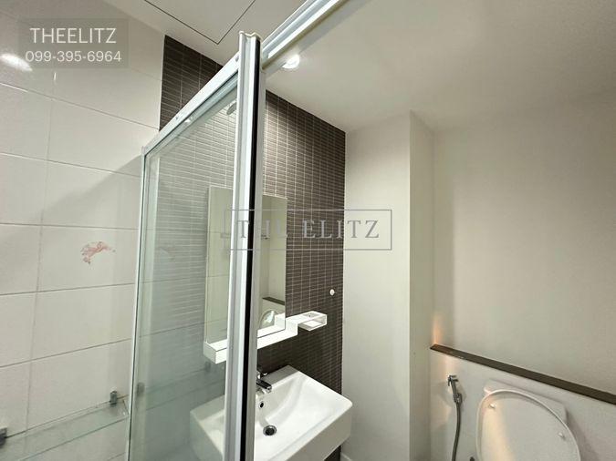รูป ✨RARE FIND! Flawlessly Renovated Modern Living Space – 100% Move-in Ready with Zero Fixes Needed ✨ - รูปที่ 11/24
